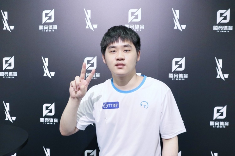 还强调了在 还强调了在