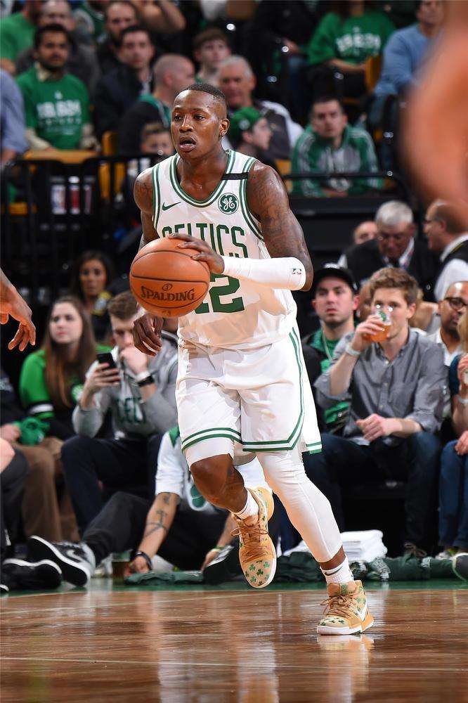 牌之间的情 牌之间的情