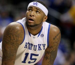 供了观察他 供了观察他